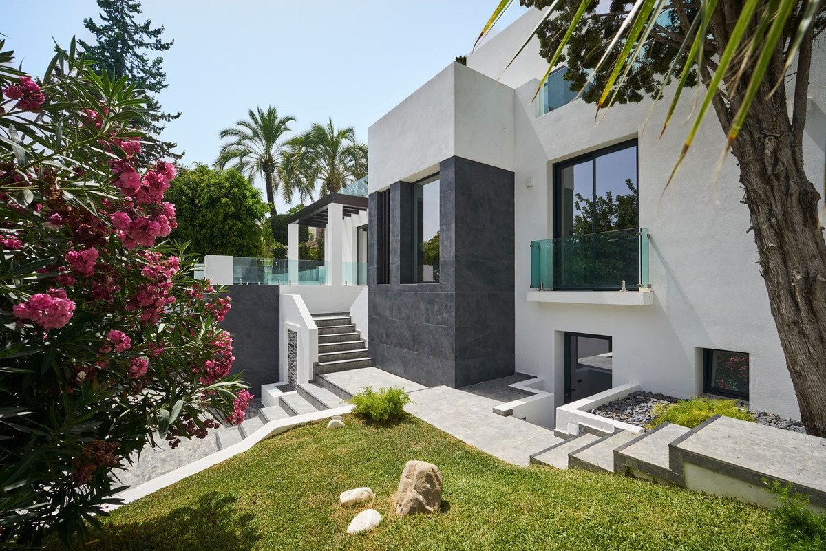 5 Bed Detached Villa in Sierra Blanca
