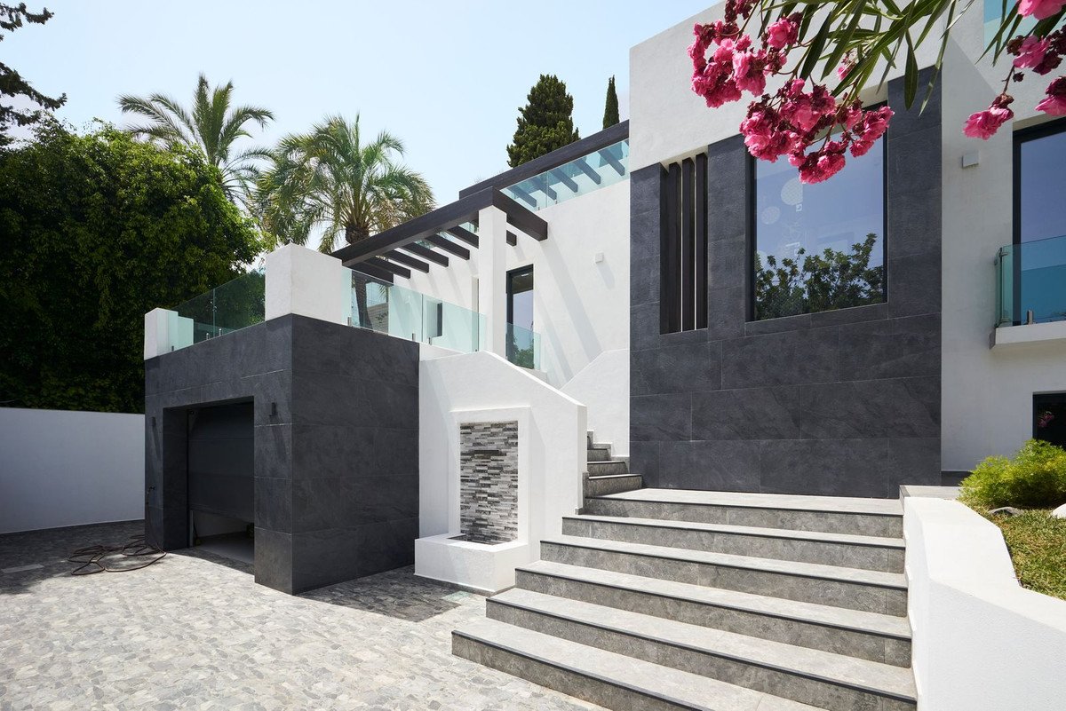 5 Bed Detached Villa in Sierra Blanca