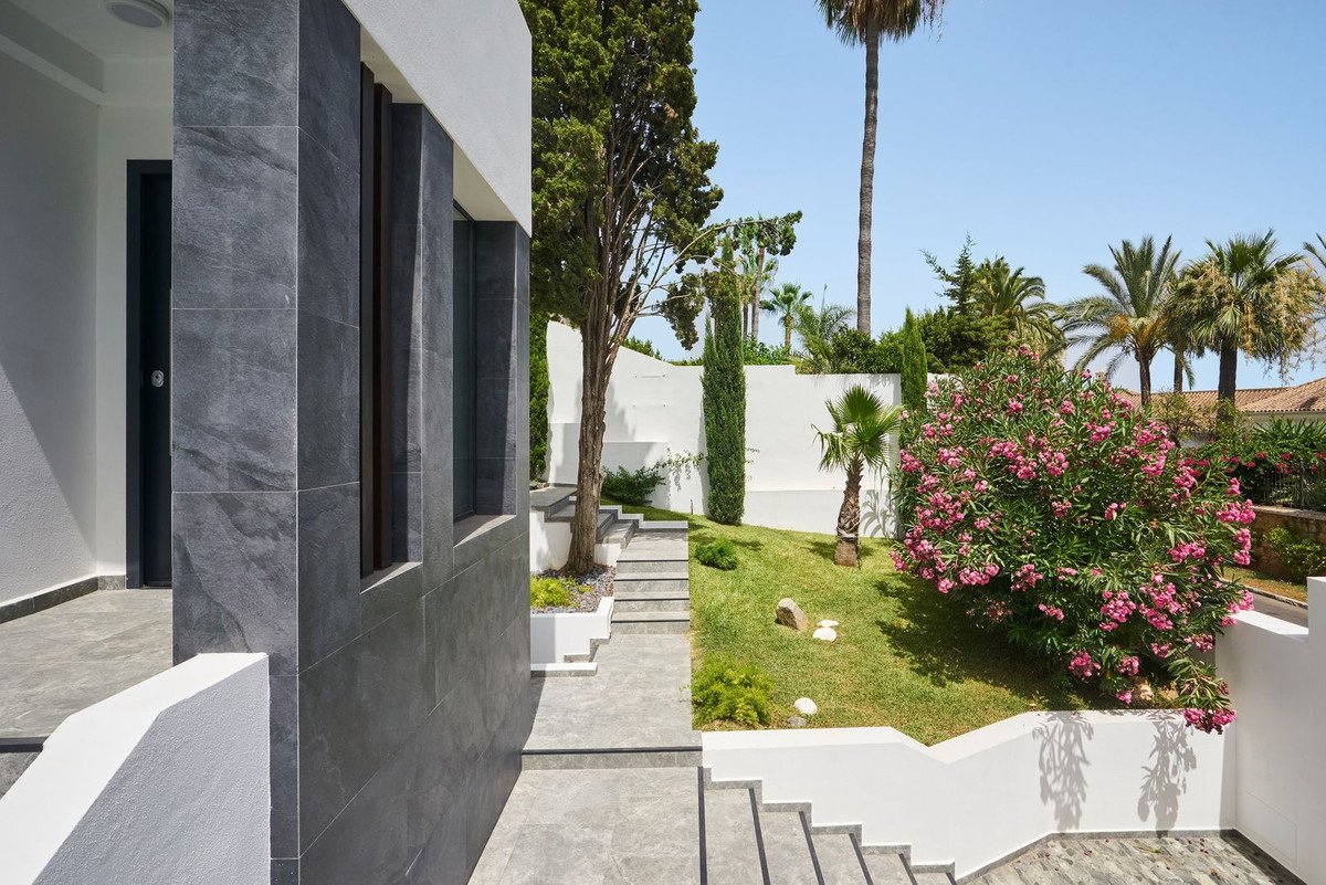 5 Bed Detached Villa in Sierra Blanca