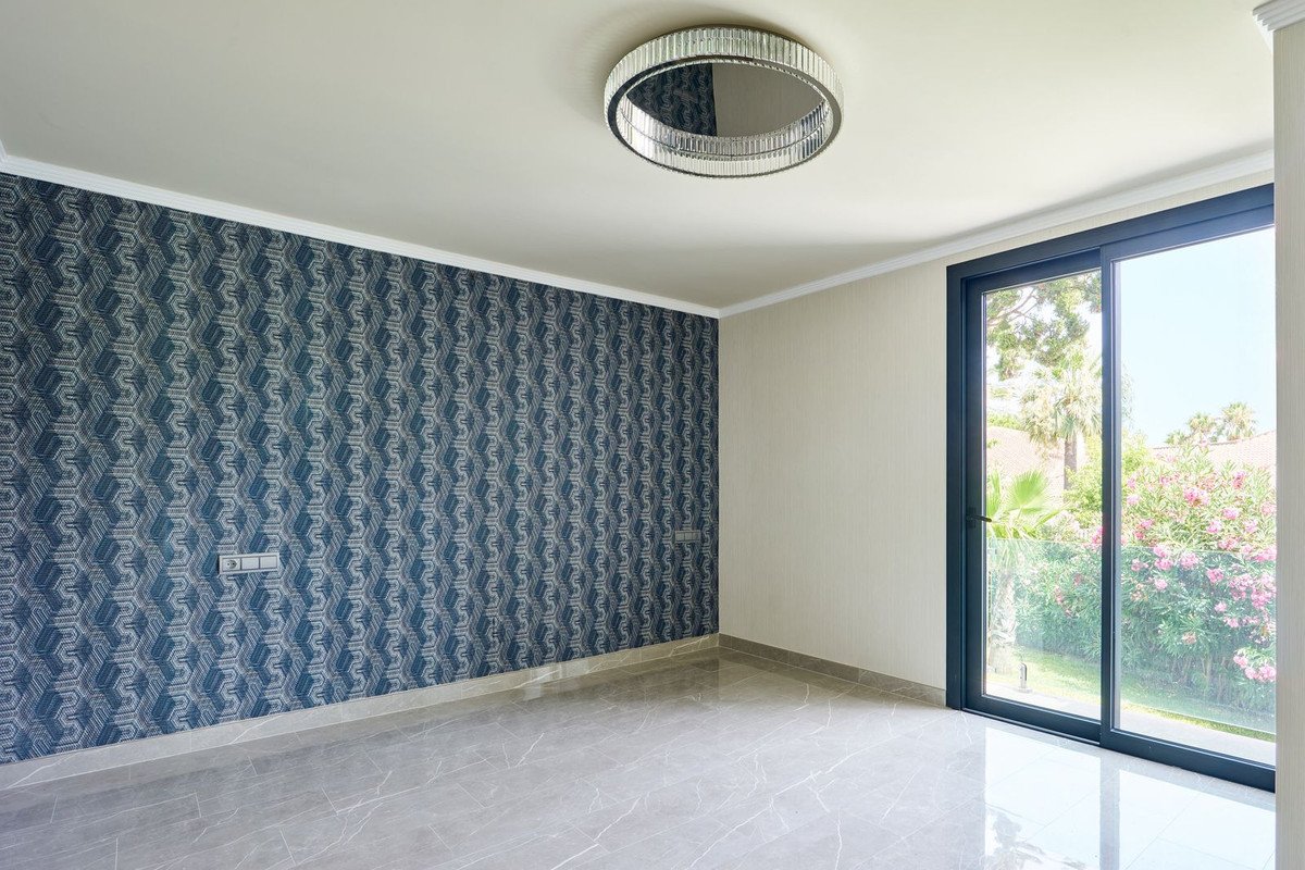 5 Bed Detached Villa in Sierra Blanca