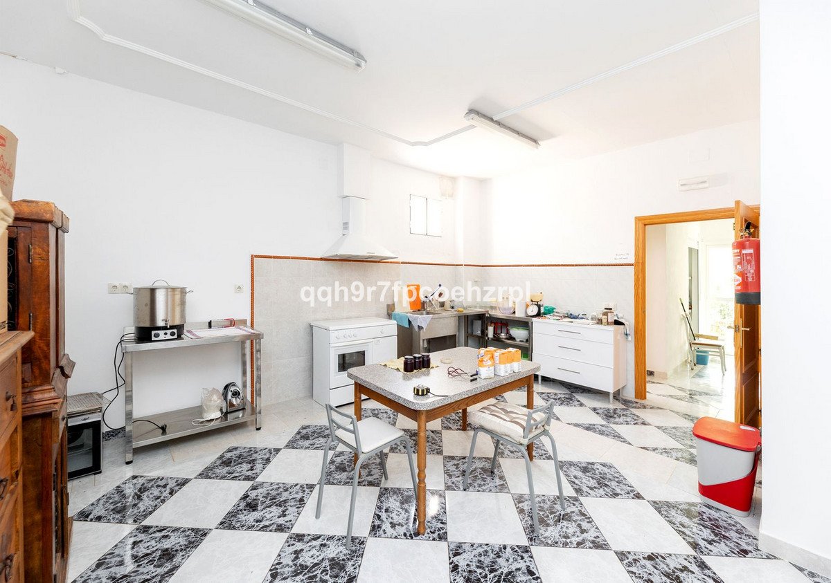 7 Bed Detached Villa in Deifontes