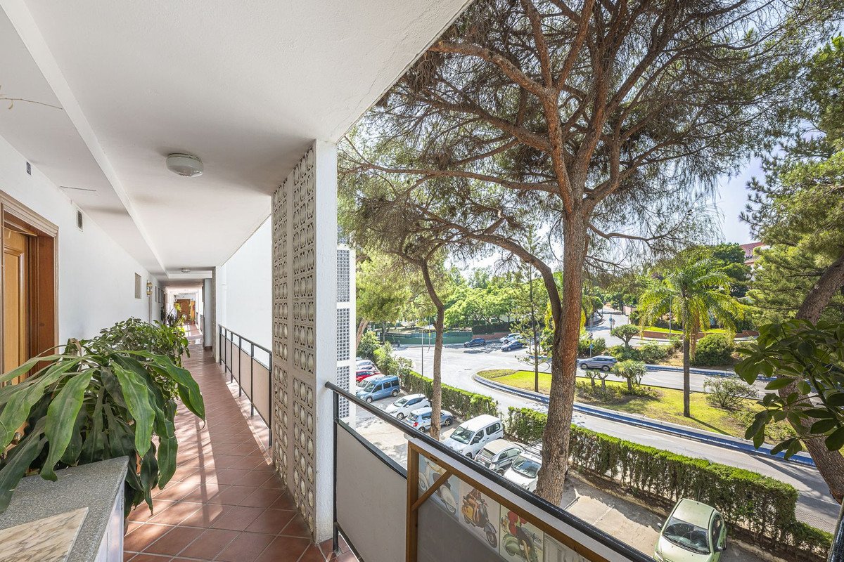 1 Bed Middle Floor Apartment in Marbella