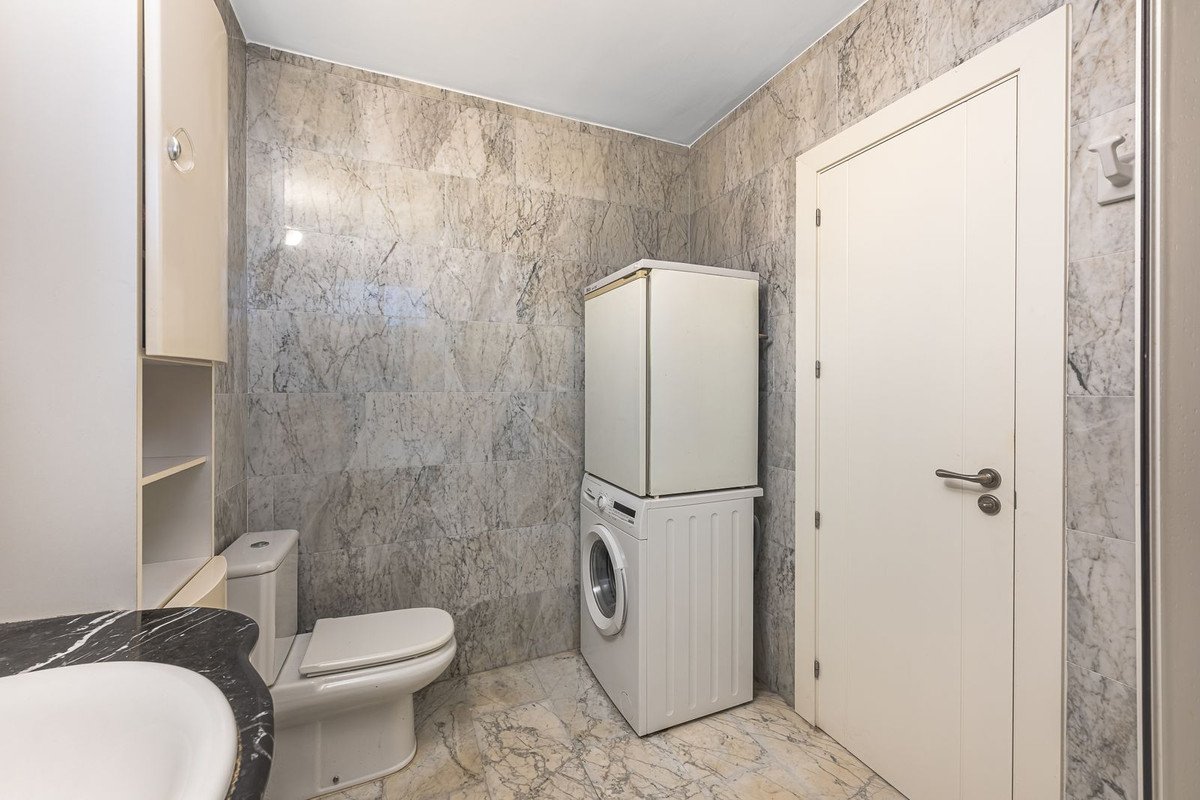 1 Bed Middle Floor Apartment in Marbella