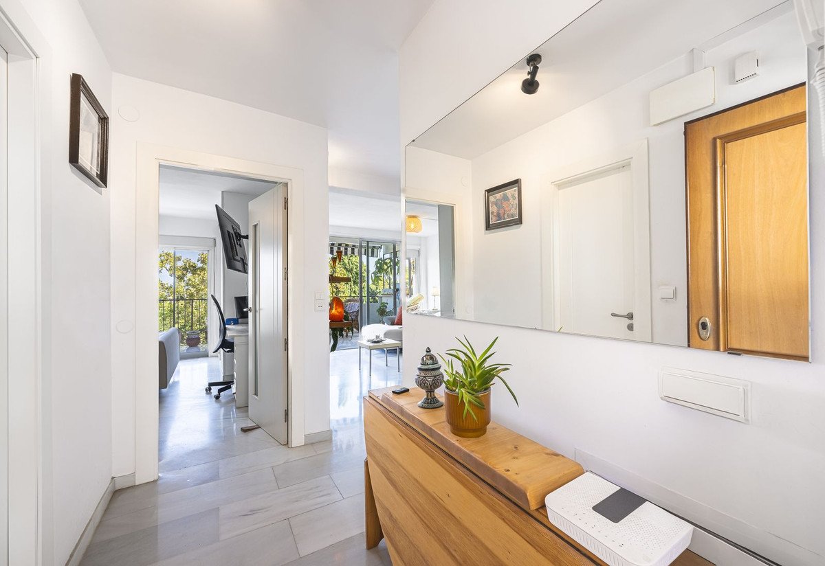 1 Bed Middle Floor Apartment in Marbella