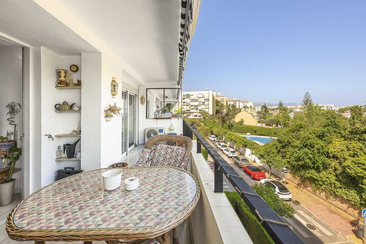 1 Bed Middle Floor Apartment in Marbella