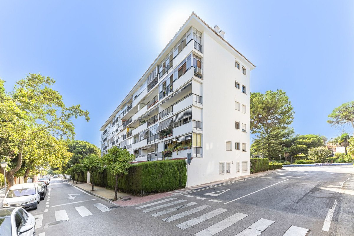 1 Bed Middle Floor Apartment in Marbella
