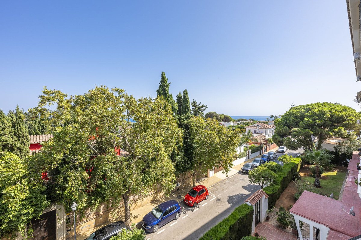 1 Bed Middle Floor Apartment in Marbella