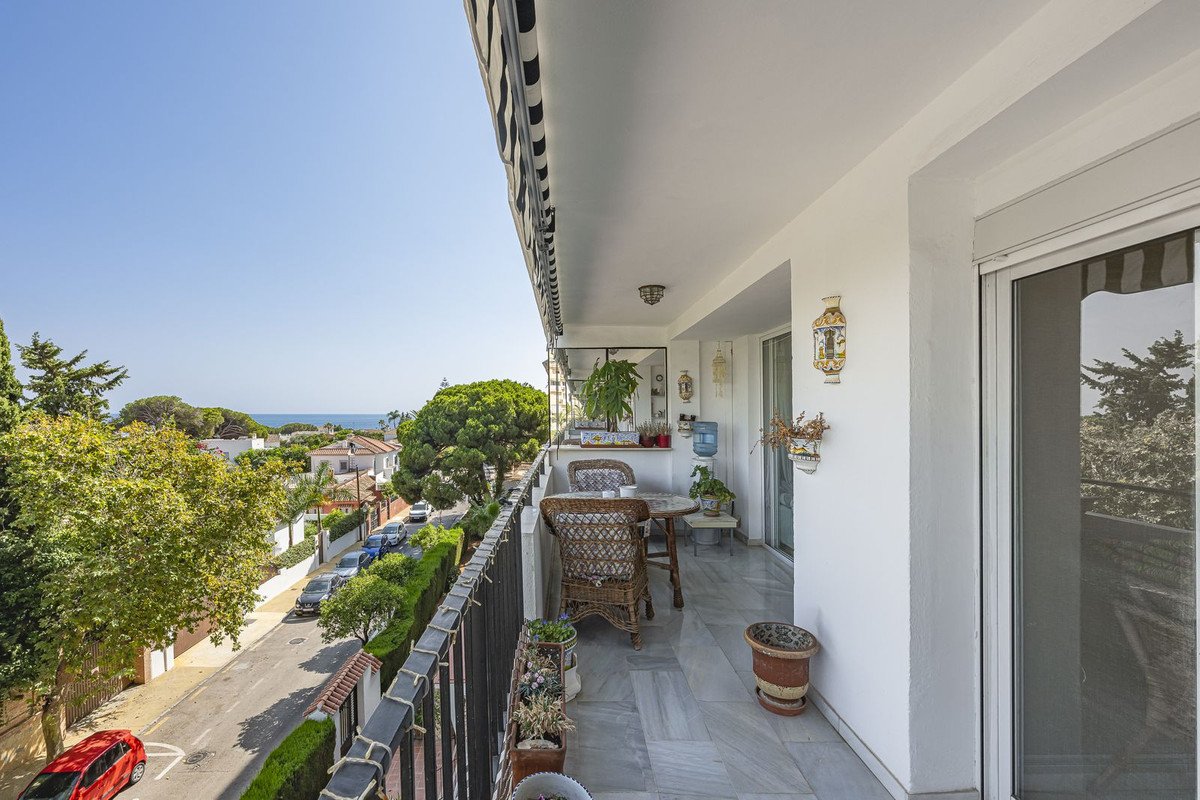 1 Bed Middle Floor Apartment in Marbella