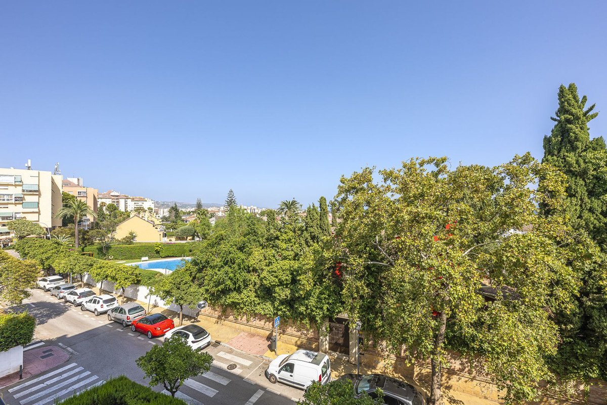 1 Bed Middle Floor Apartment in Marbella