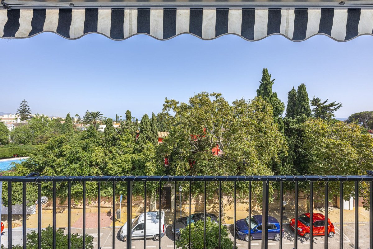 1 Bed Middle Floor Apartment in Marbella