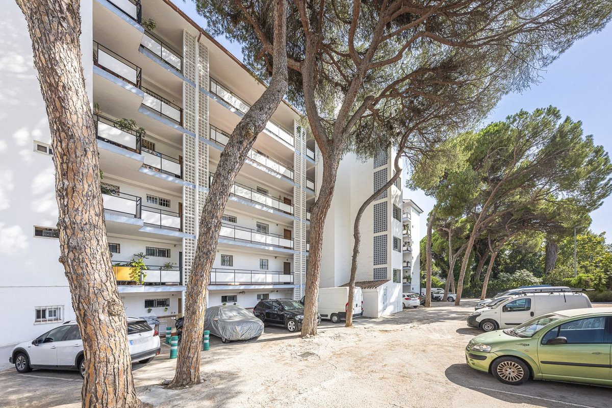 1 Bed Middle Floor Apartment in Marbella