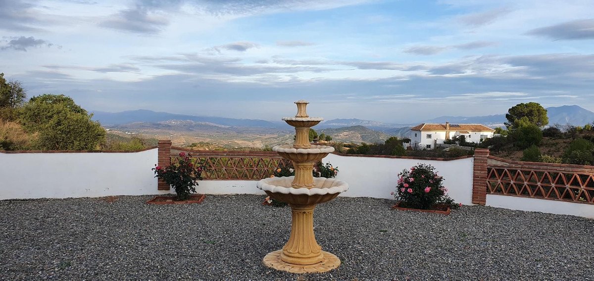4 Bed Finca - Cortijo in Tolox