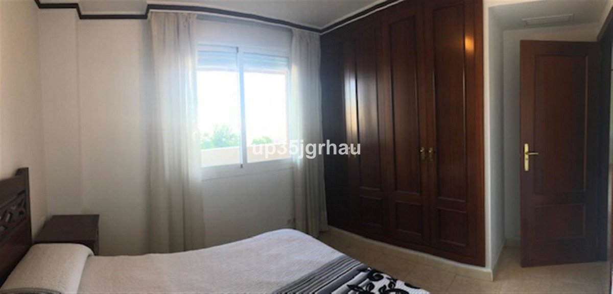 2 Bed Middle Floor Apartment in Estepona