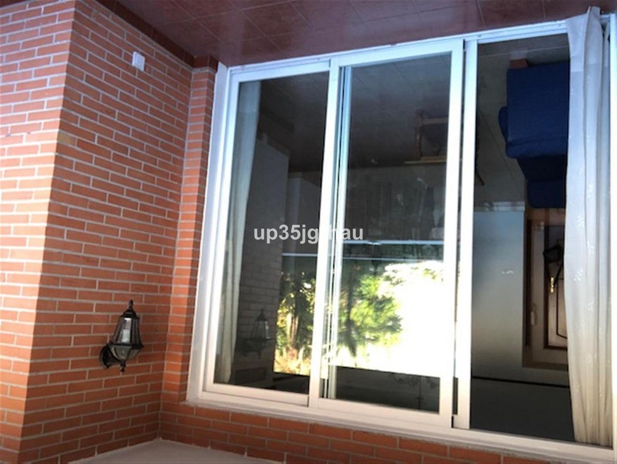 2 Bed Middle Floor Apartment in Estepona