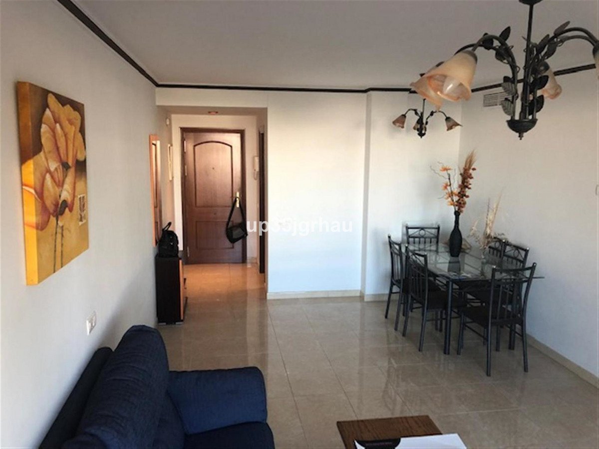 2 Bed Middle Floor Apartment in Estepona