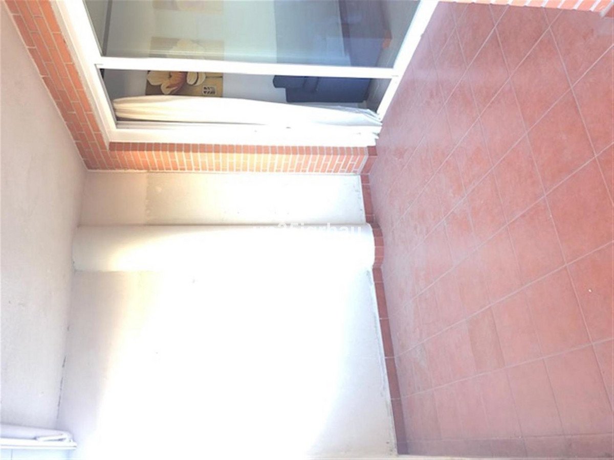 2 Bed Middle Floor Apartment in Estepona