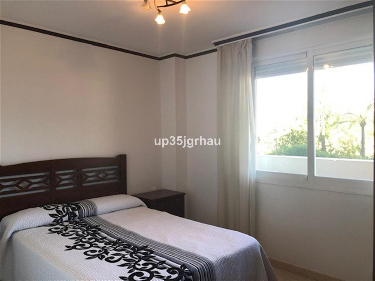 2 Bed Middle Floor Apartment in Estepona