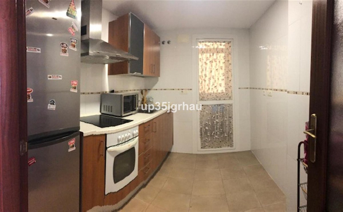 2 Bed Middle Floor Apartment in Estepona