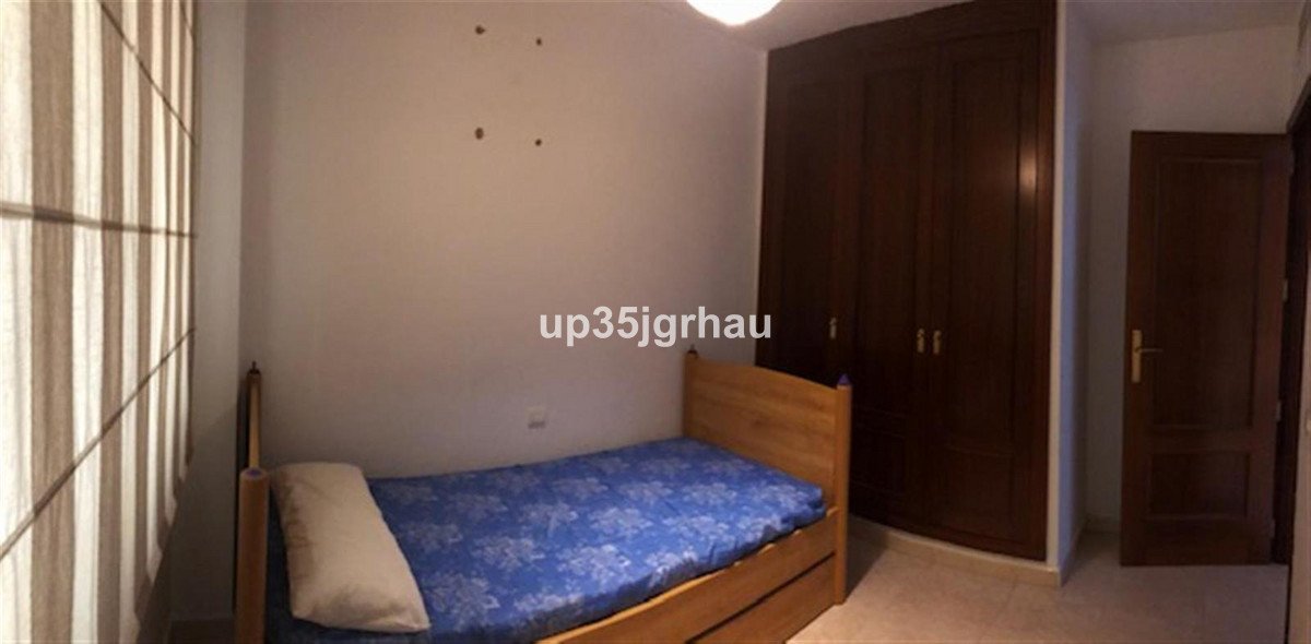 2 Bed Middle Floor Apartment in Estepona