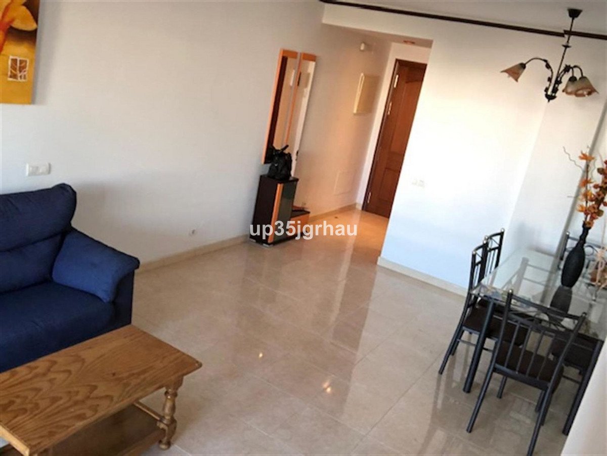 2 Bed Middle Floor Apartment in Estepona