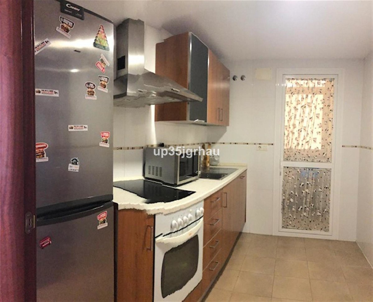 2 Bed Middle Floor Apartment in Estepona