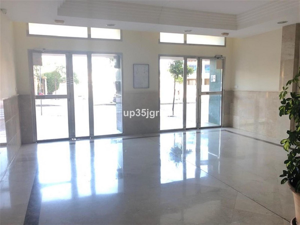 2 Bed Middle Floor Apartment in Estepona