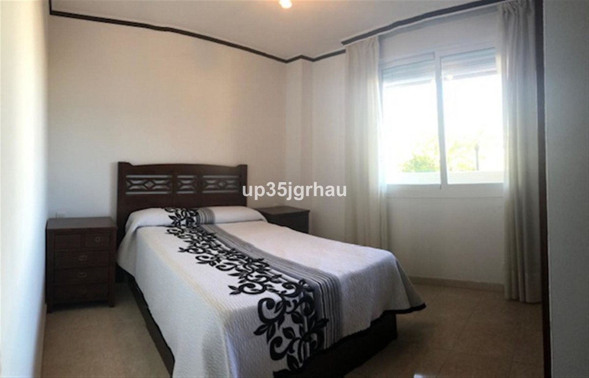 2 Bed Middle Floor Apartment in Estepona