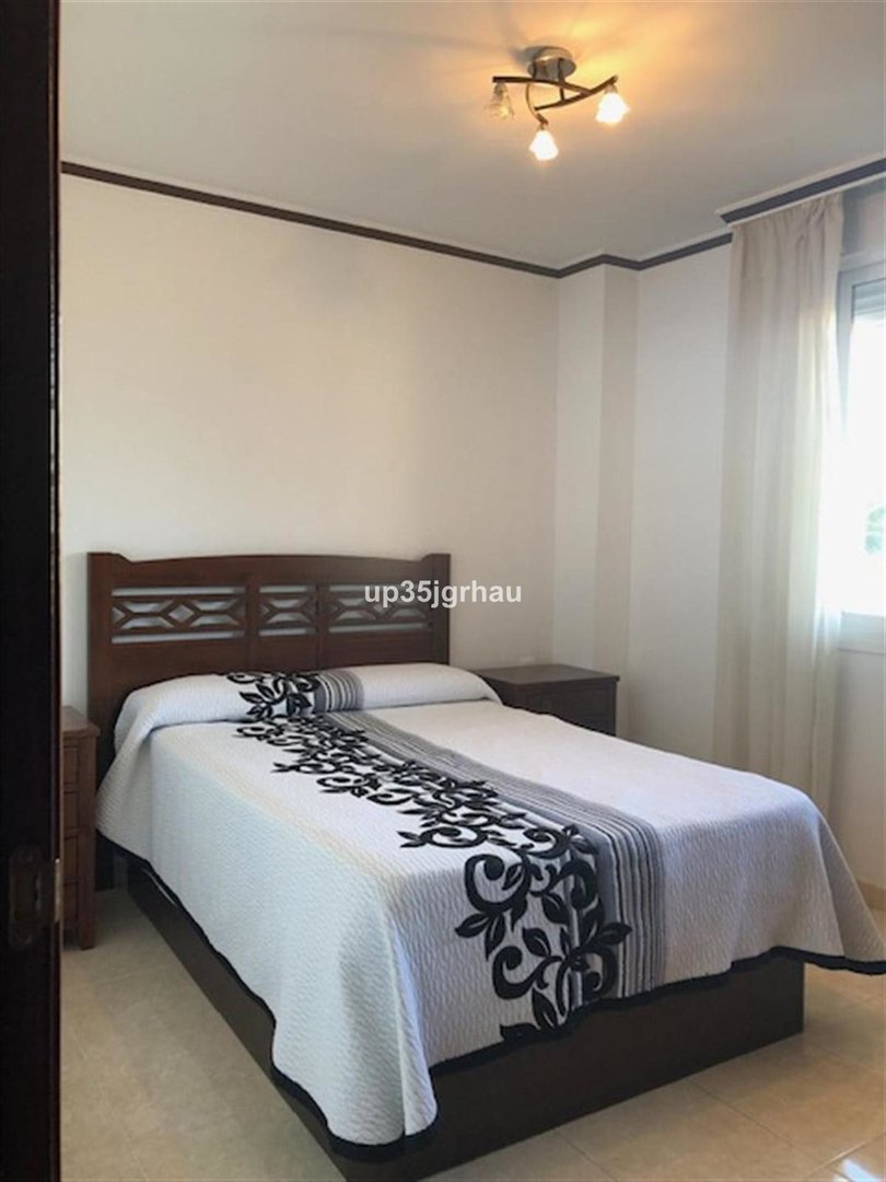 2 Bed Middle Floor Apartment in Estepona