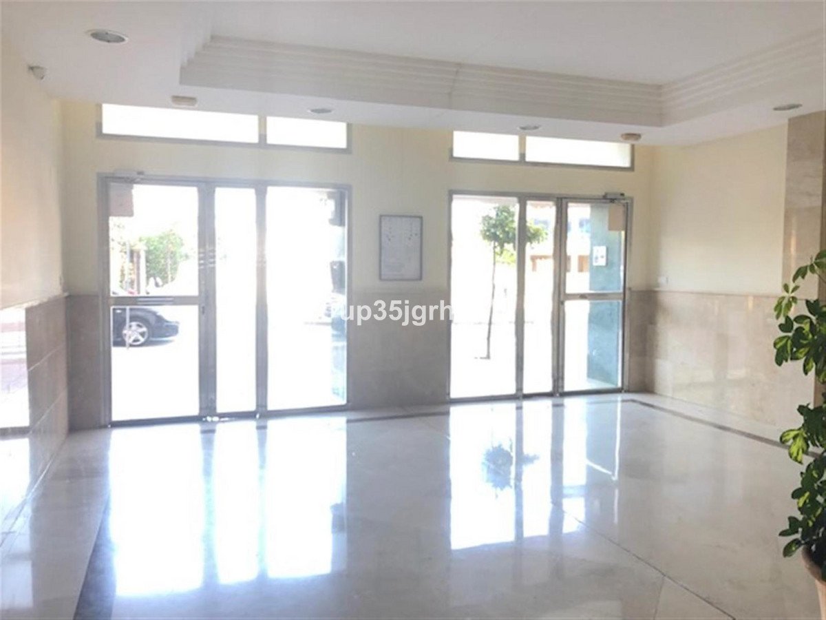 2 Bed Middle Floor Apartment in Estepona