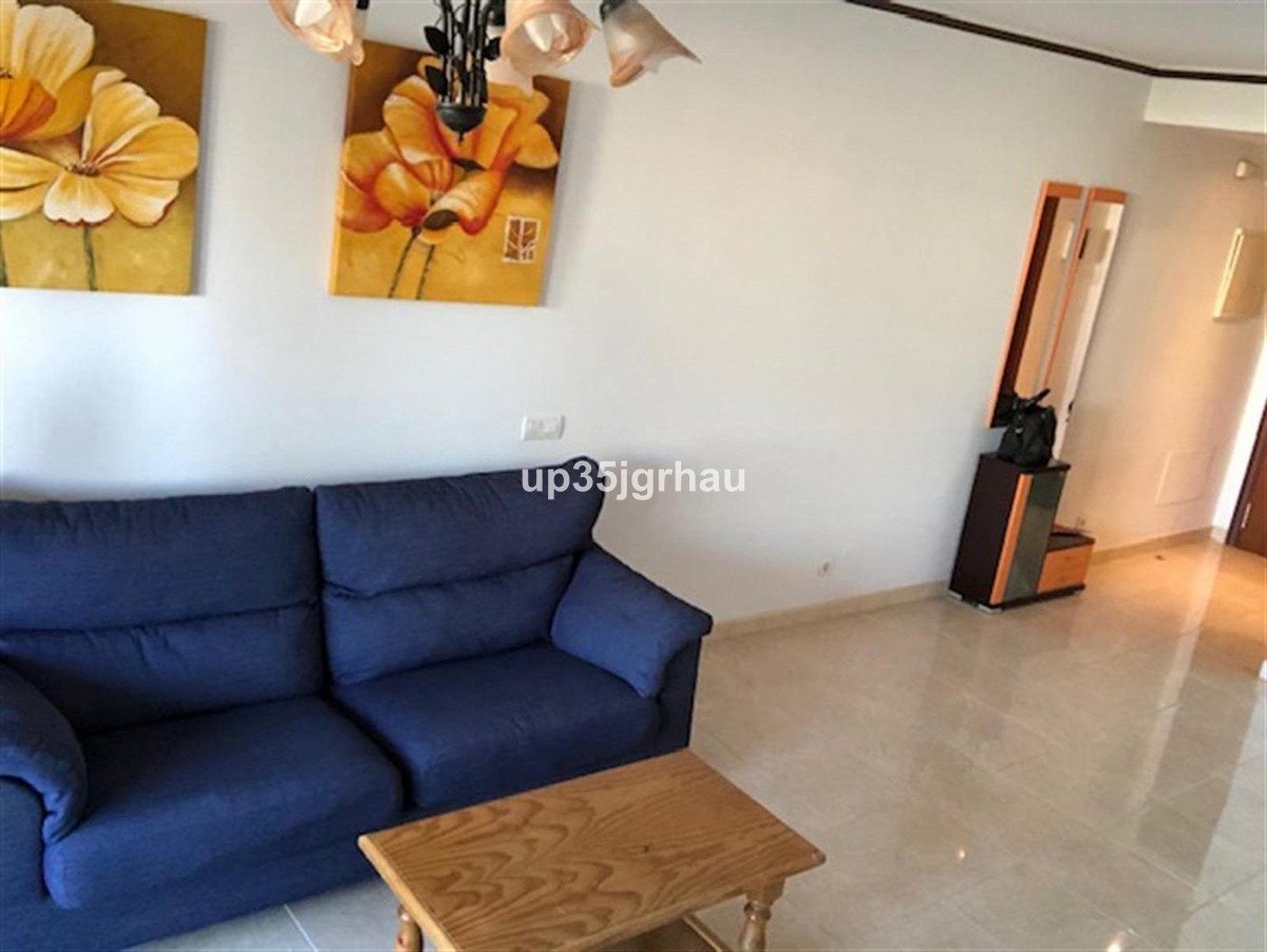 2 Bed Middle Floor Apartment in Estepona