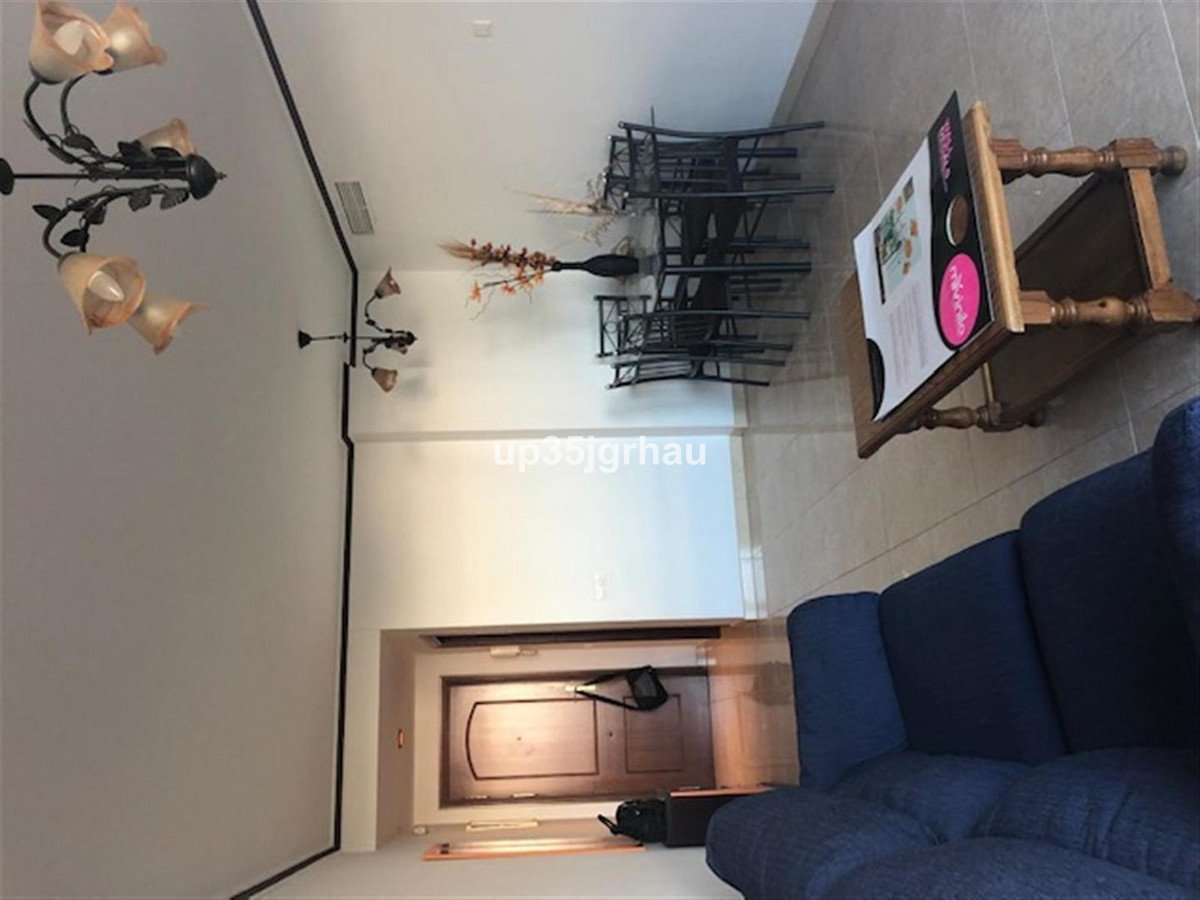 2 Bed Middle Floor Apartment in Estepona