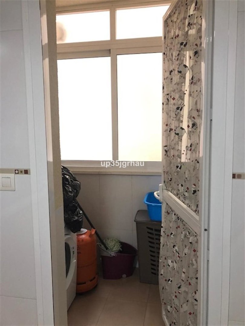 2 Bed Middle Floor Apartment in Estepona