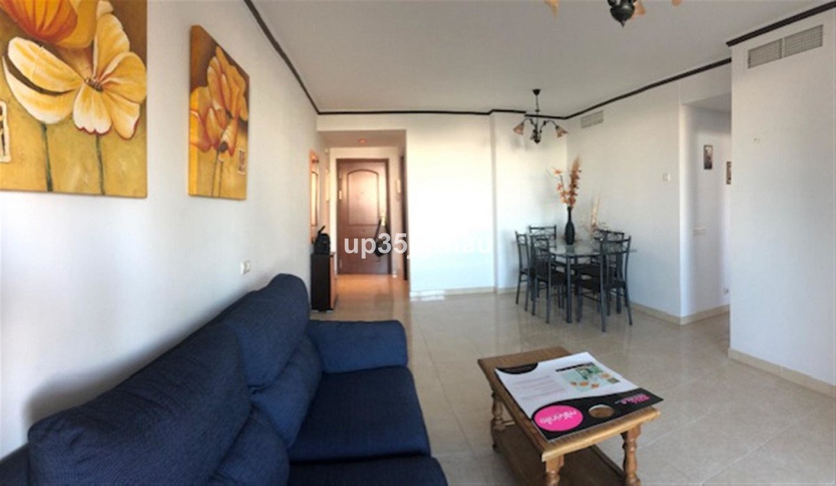 2 Bed Middle Floor Apartment in Estepona