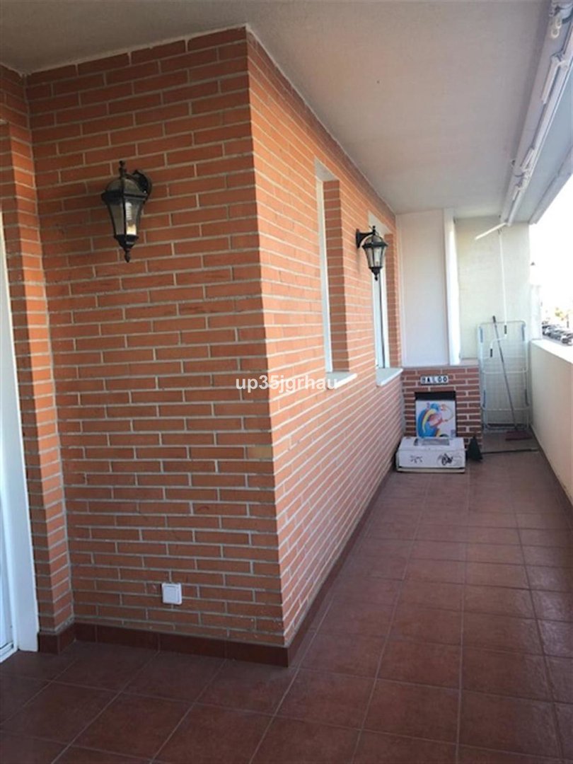 2 Bed Middle Floor Apartment in Estepona