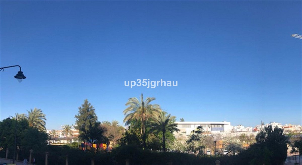 2 Bed Middle Floor Apartment in Estepona