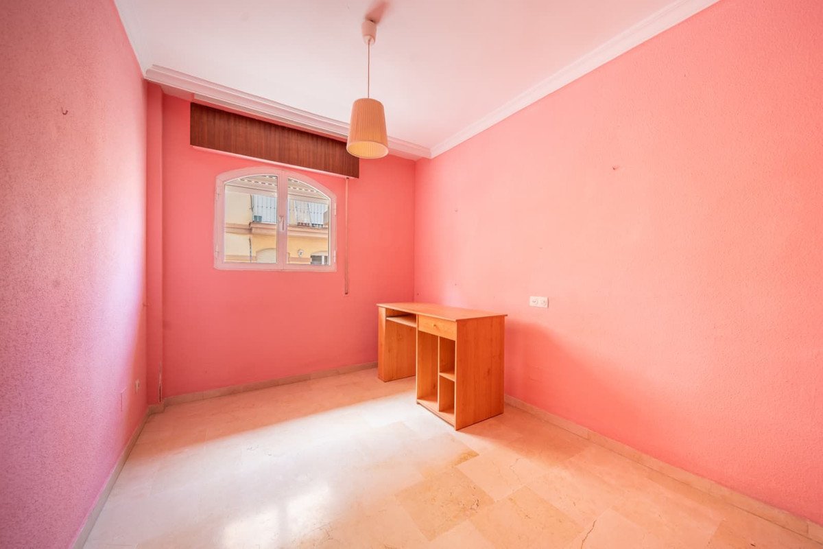 4 Bed Middle Floor Apartment in Fuengirola