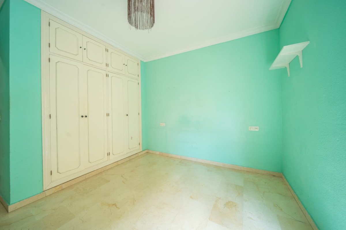 4 Bed Middle Floor Apartment in Fuengirola