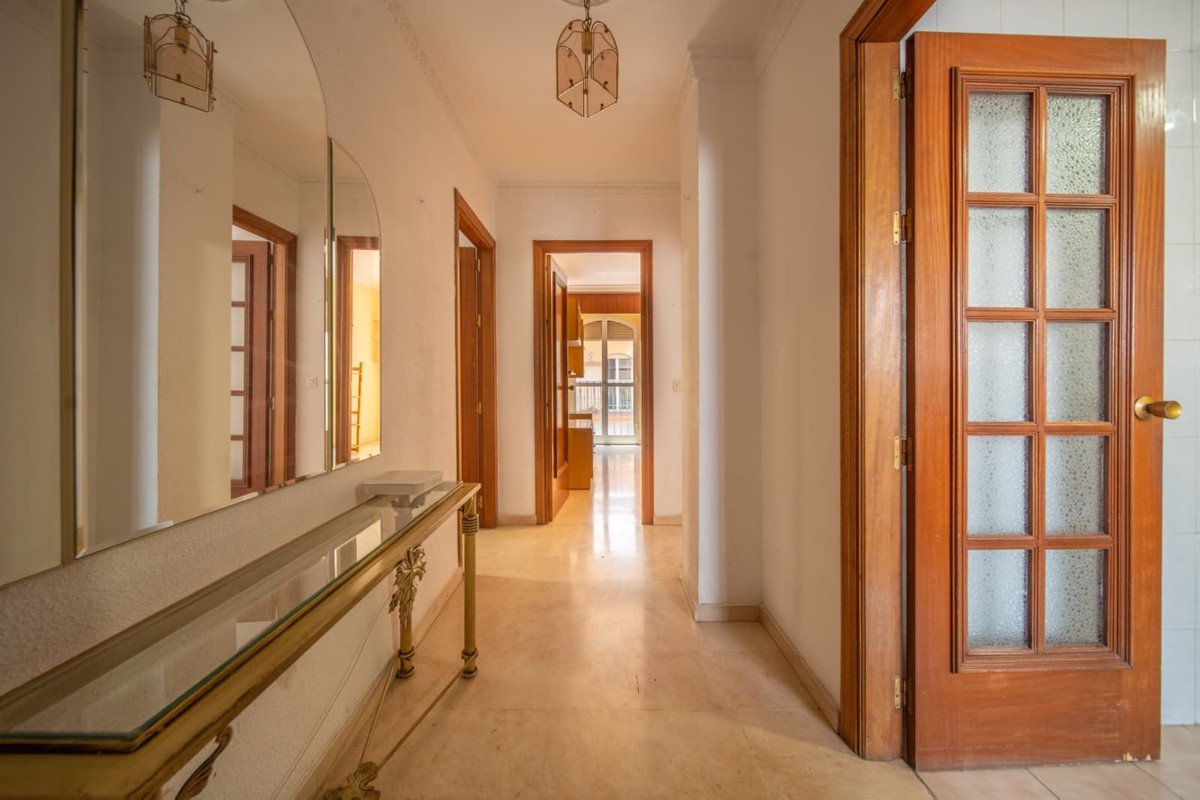 4 Bed Middle Floor Apartment in Fuengirola