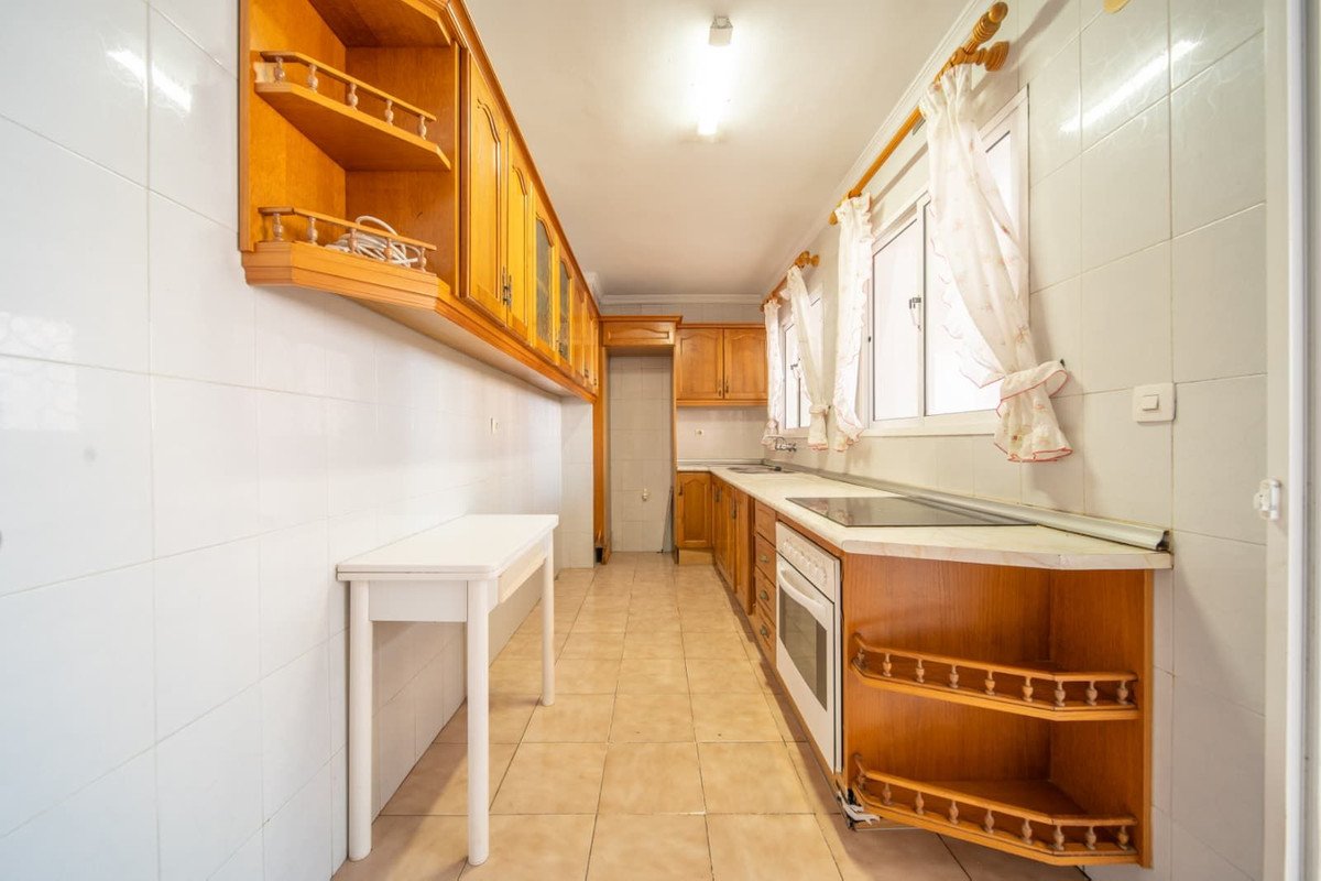 4 Bed Middle Floor Apartment in Fuengirola