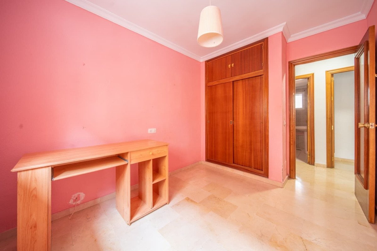 4 Bed Middle Floor Apartment in Fuengirola