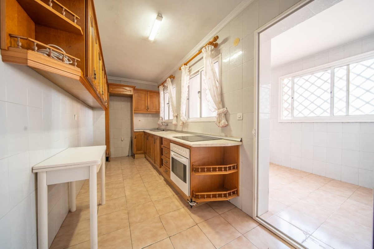 4 Bed Middle Floor Apartment in Fuengirola