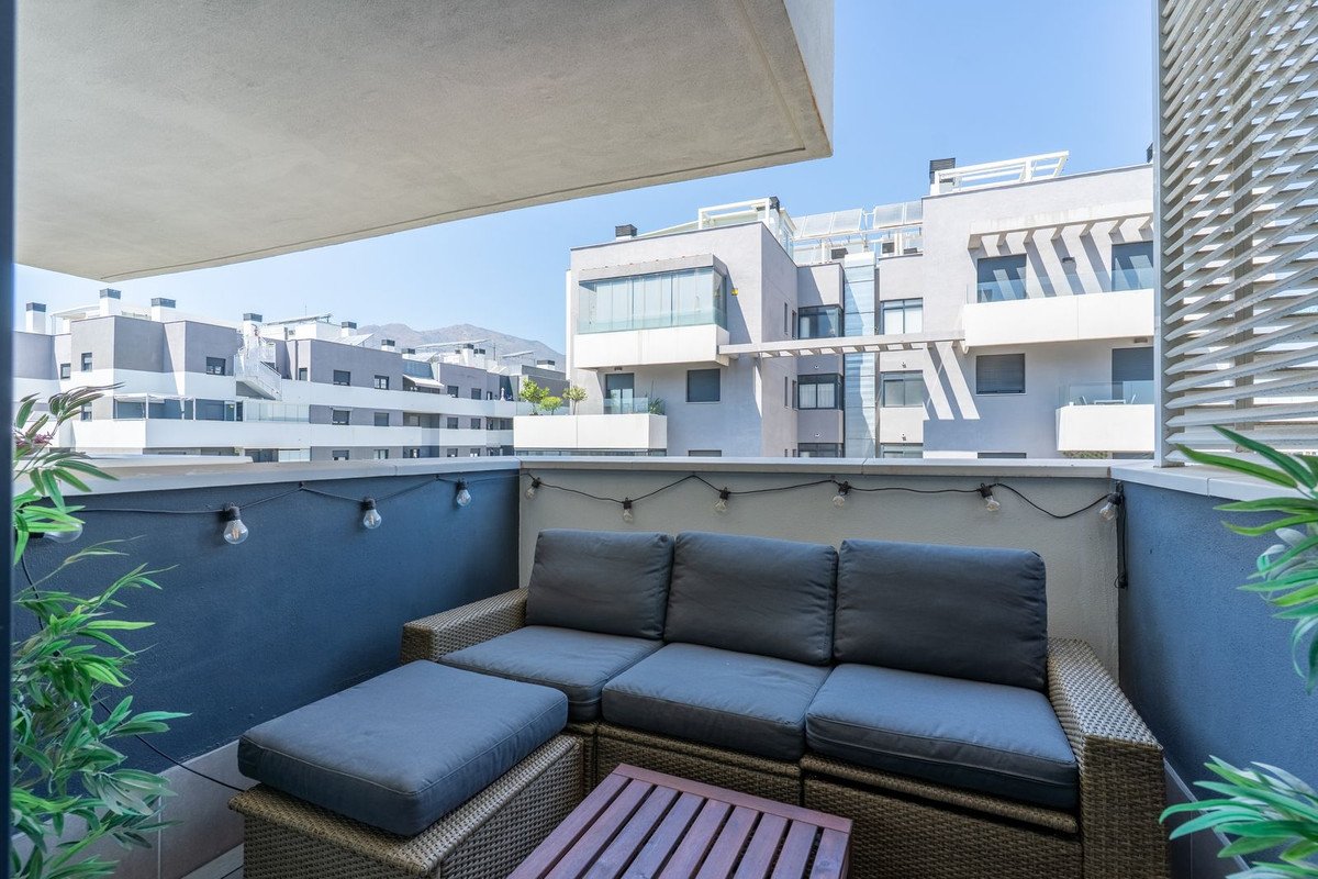 2 Bed Middle Floor Apartment in Estepona