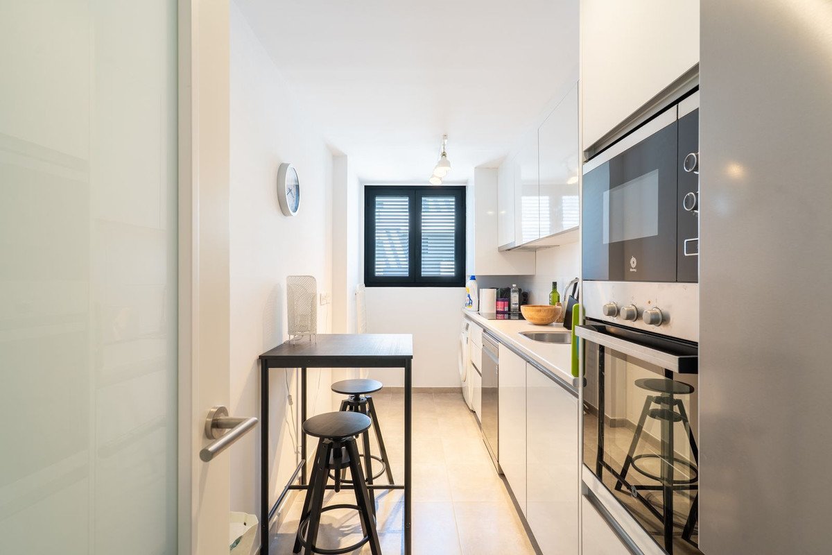 2 Bed Middle Floor Apartment in Estepona