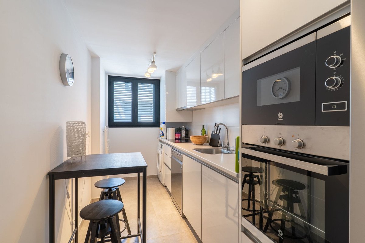 2 Bed Middle Floor Apartment in Estepona