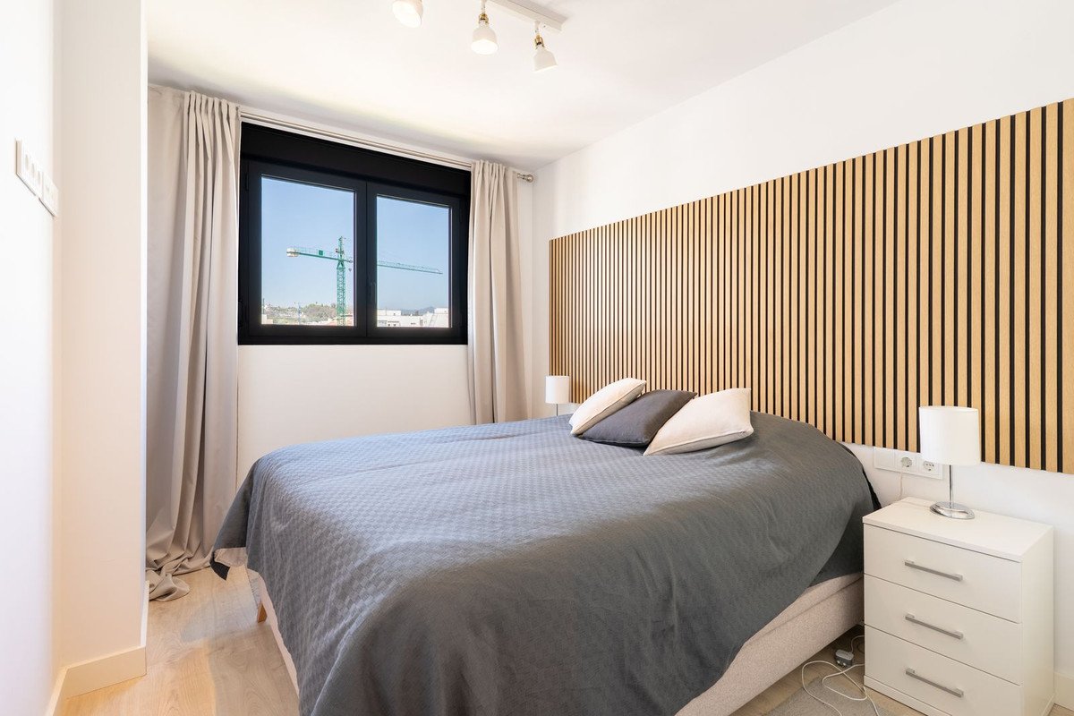 2 Bed Middle Floor Apartment in Estepona