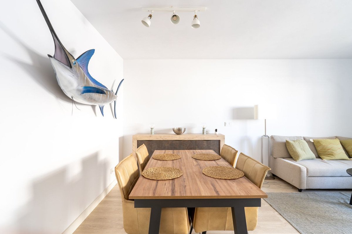 2 Bed Middle Floor Apartment in Estepona
