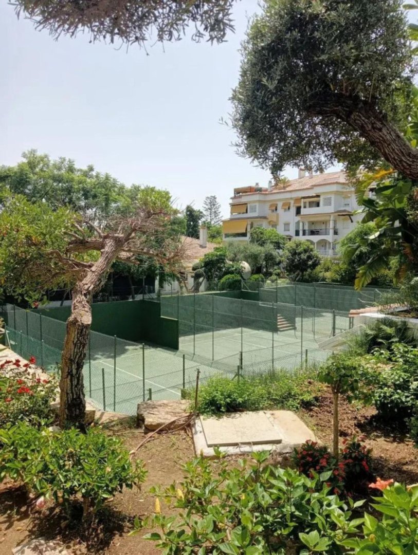 2 Bed Middle Floor Apartment in Marbella