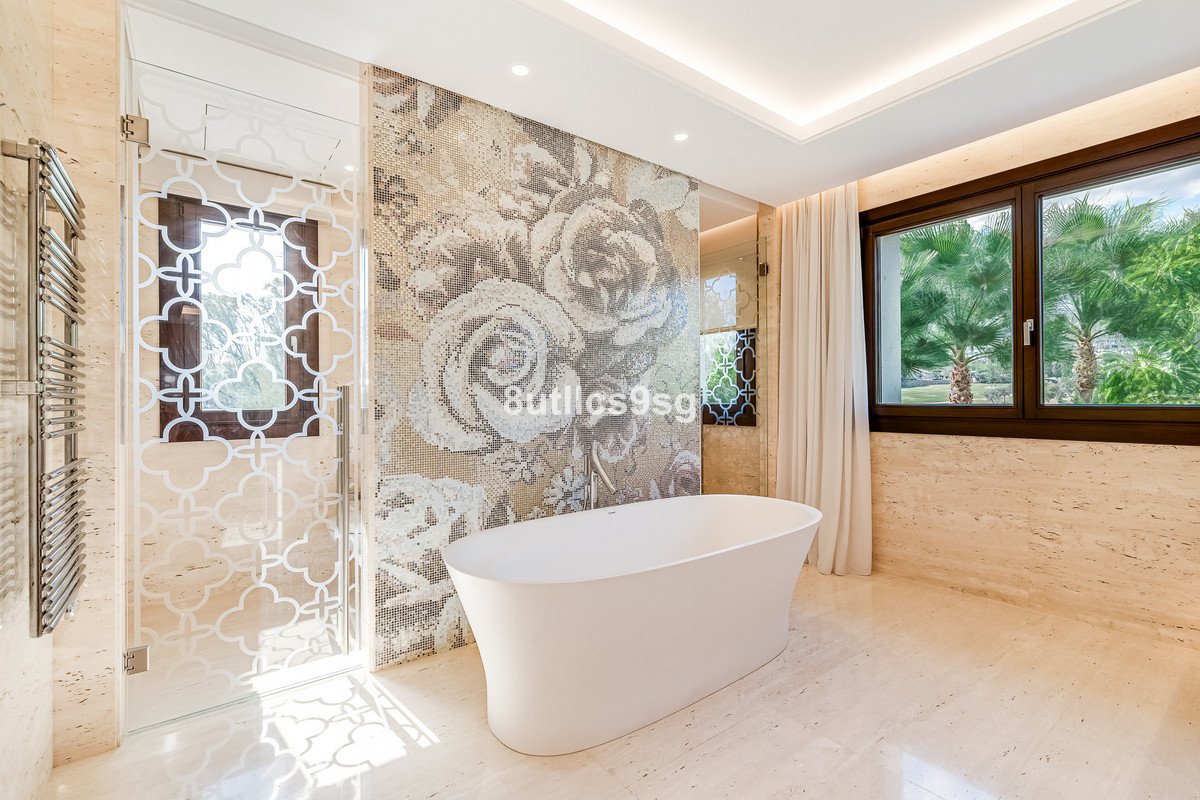 5 Bed Detached Villa in Nueva Andalucía