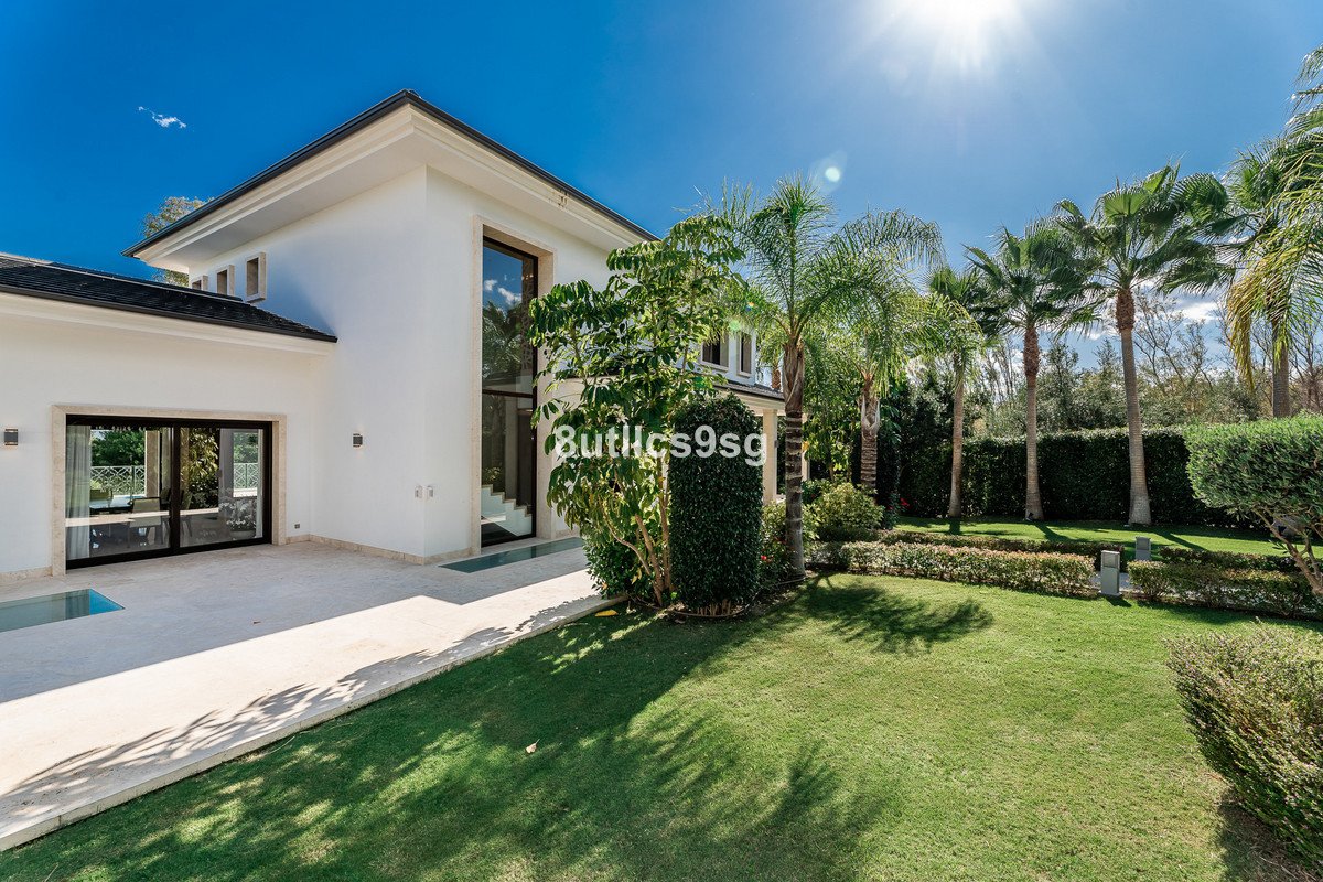 5 Bed Detached Villa in Nueva Andalucía