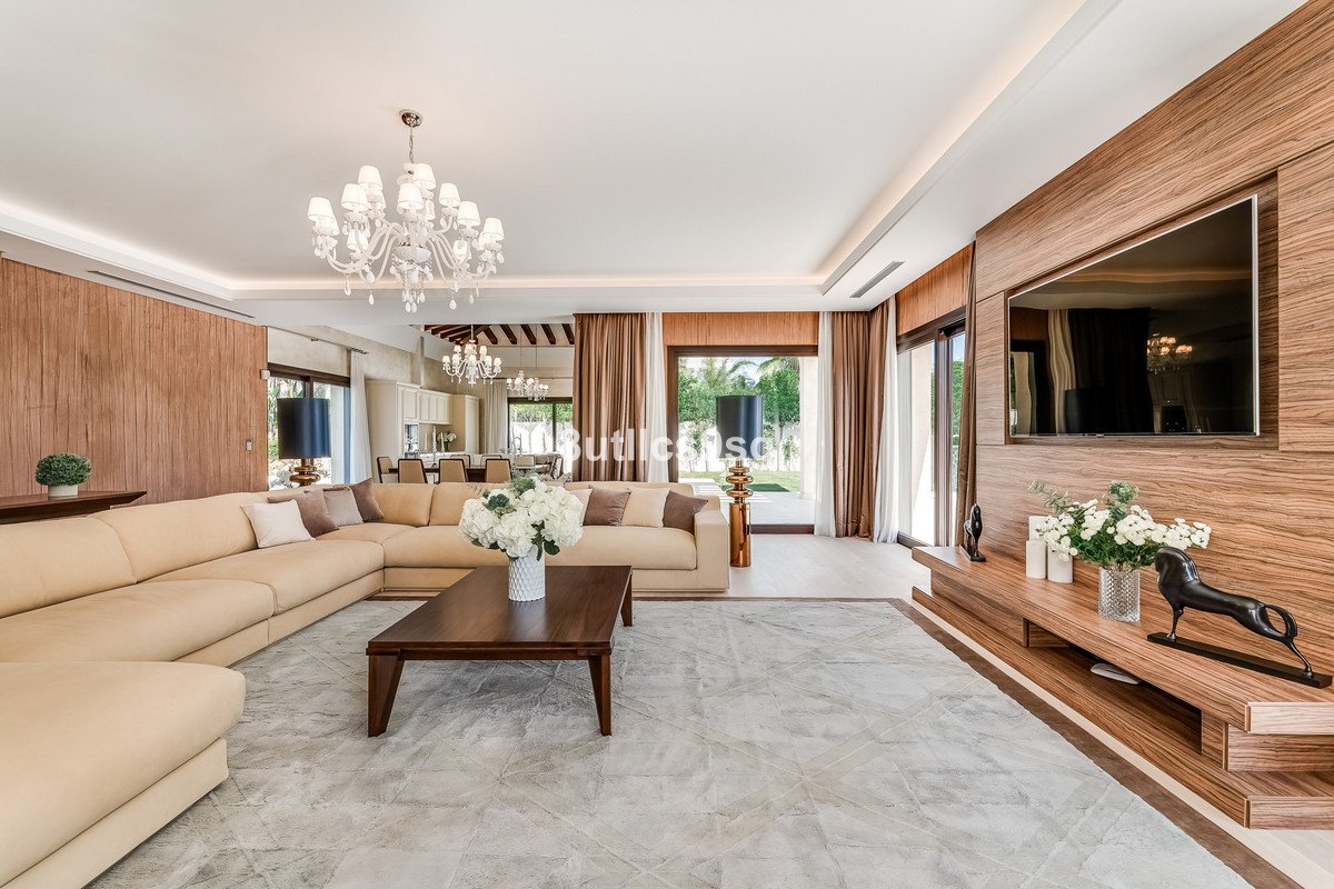 5 Bed Detached Villa in Nueva Andalucía